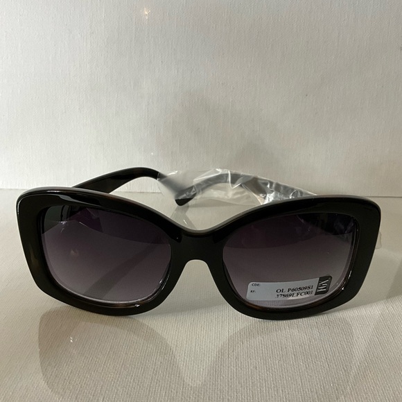 Elegant Black Sunglasses - Picture 1 of 4